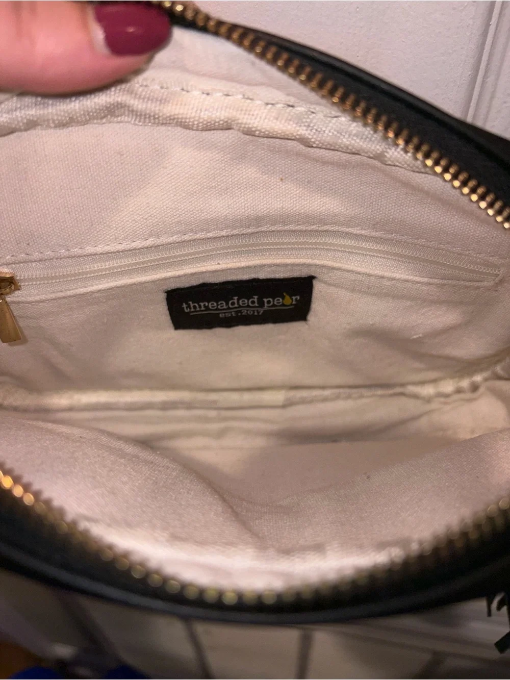 Threaded Pear compact black